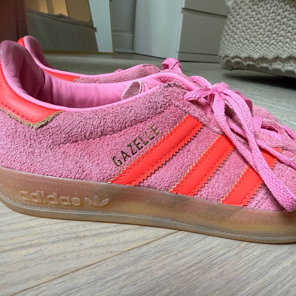 Wmns Gazelle Indoor 'Beam Pink Solar Red'